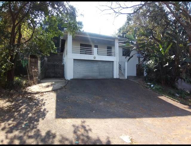 4 BEDROOM COMPLEX FOR SALE IN MOSELEY